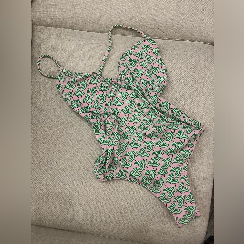 Super cute J Crew swimsuit 👙🏖️